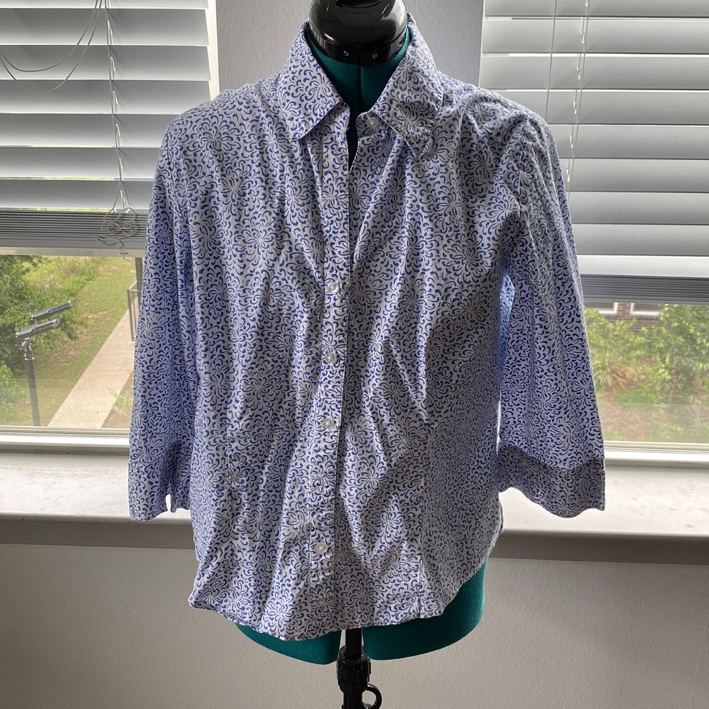 Blue and white western styled button up midi sleeve shirt